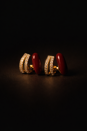 İnce Halka Üzerine Tek Kristal Taşlı Küpe